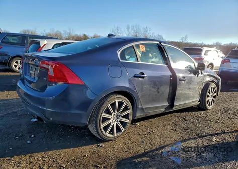2015 Volvo S60 Platinum z USA, uszkodzony, nr VIN YV126MFM9F2359251